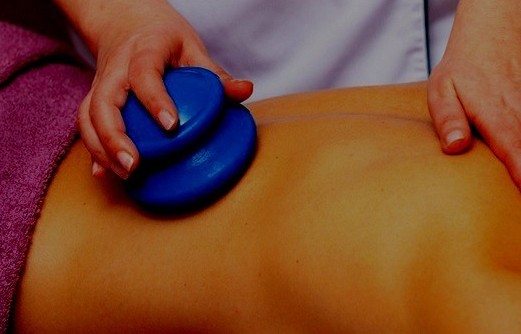 вакуумно-баночный массаж спины